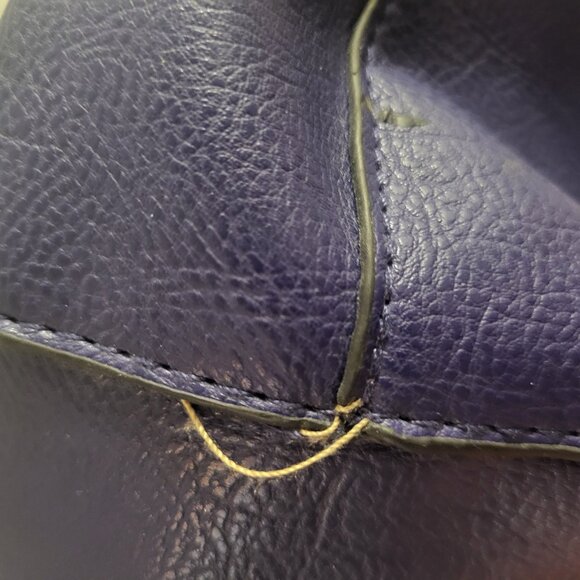 Large Deep NavySophisticated and Spacious!  Pebbled Tote - Gold Hardware - Picture 13 of 13